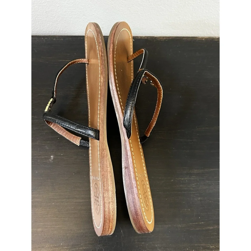 Tory Burch US 7.5 Black Leather Gold T‎ Logo Thong Flip Flop Sandal Shoes